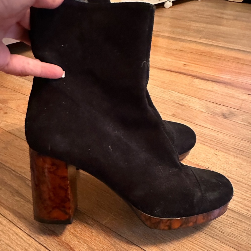 Beautiful black platform boots!!! Hardly worn.